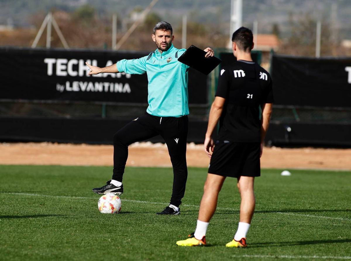 Alejandro Jiménez, Jim, en un entrenamiento con el Castellón, esta última semana.