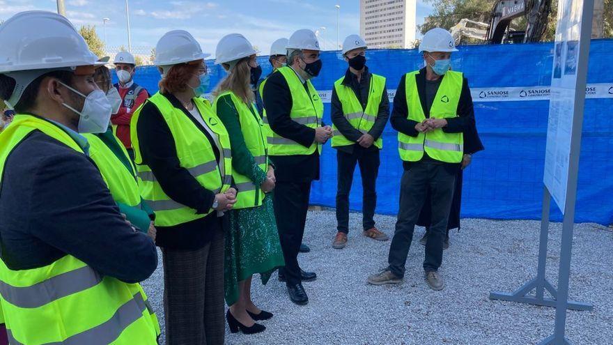 Imagen del ministro visitando las obras del Archivo Histórico Provincial.