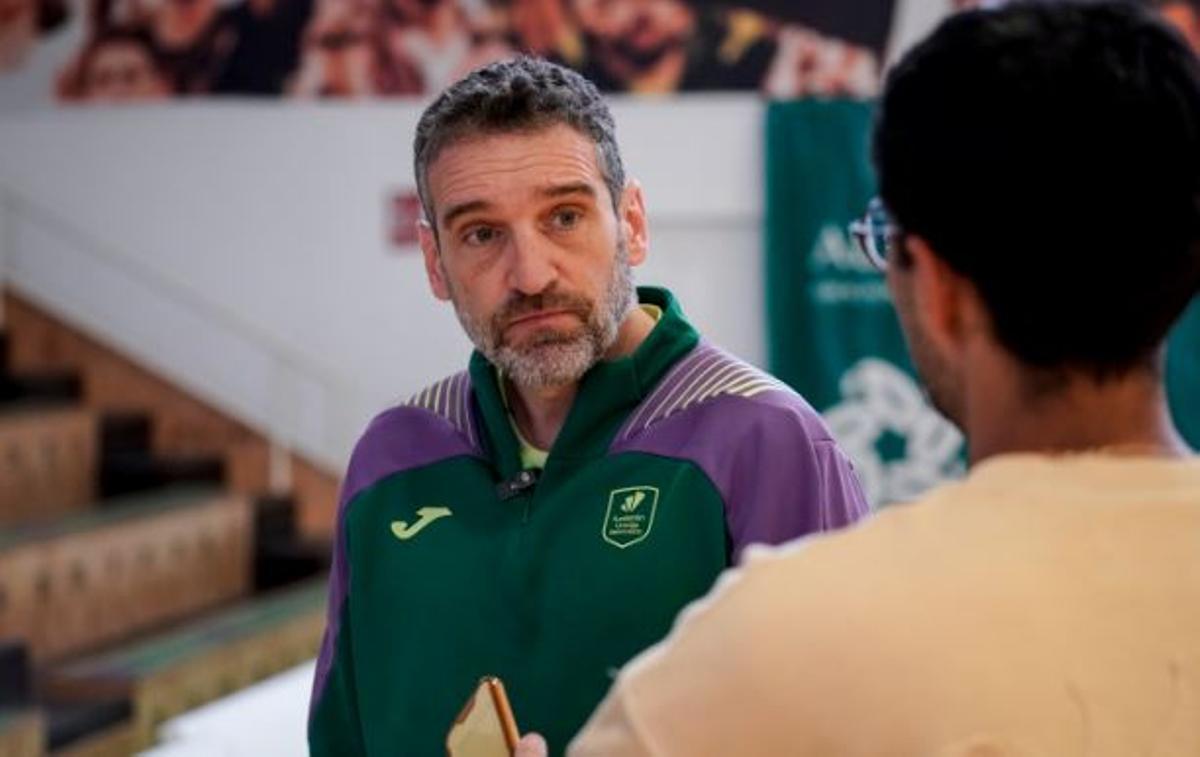 Ibon Navarro habló este viernes en la pista del pabellón José María Martín Urbano.