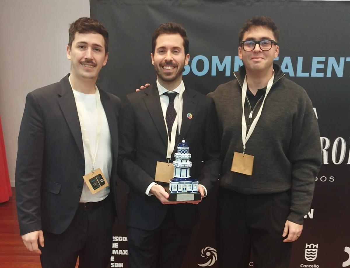 Borja Morgado junto a Tomás Ucha y Mario Ayllón.