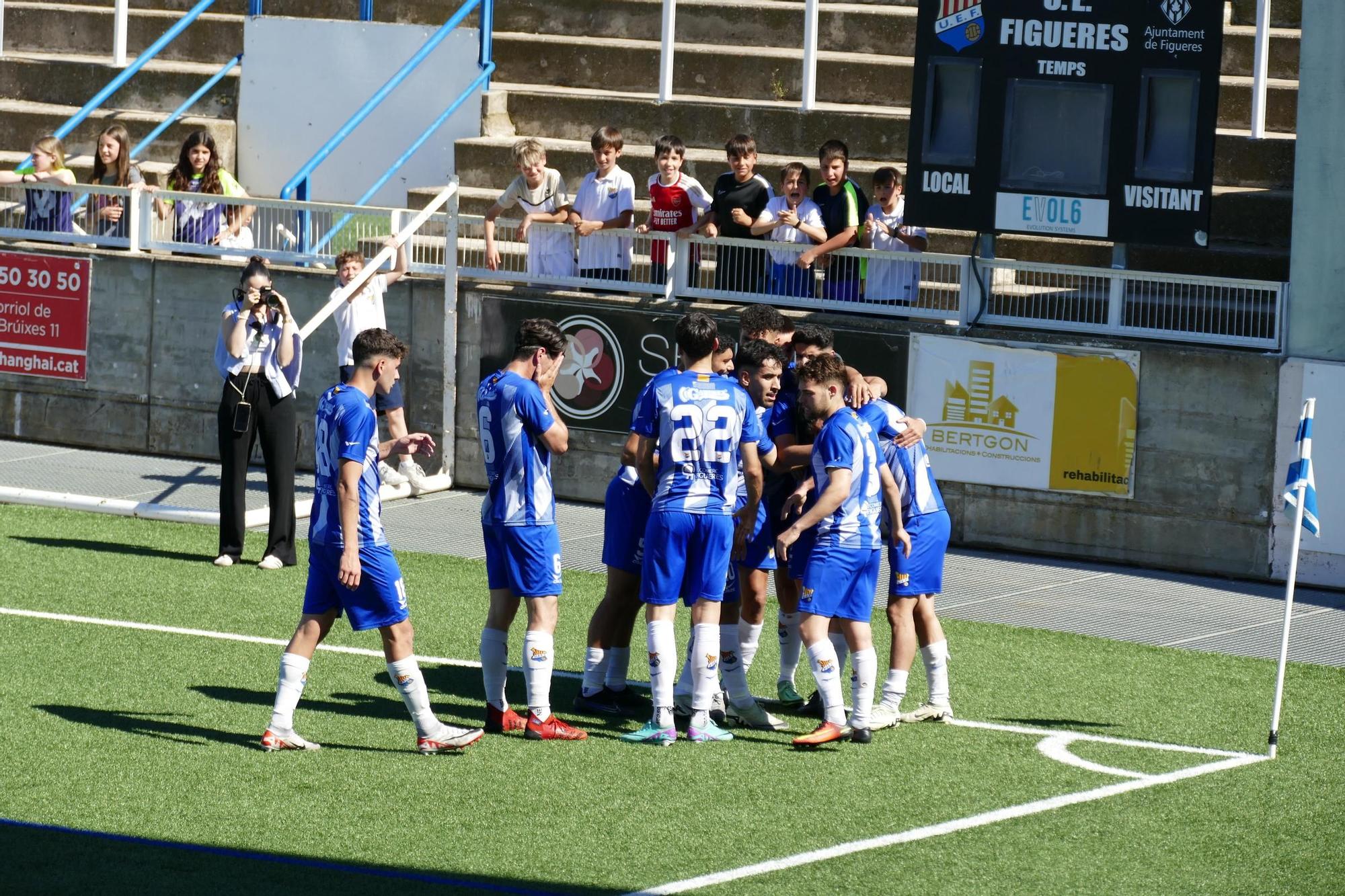 Eufòria al Figueres celebrant l'accés a la promoció d’ascens a Tercera RFEF