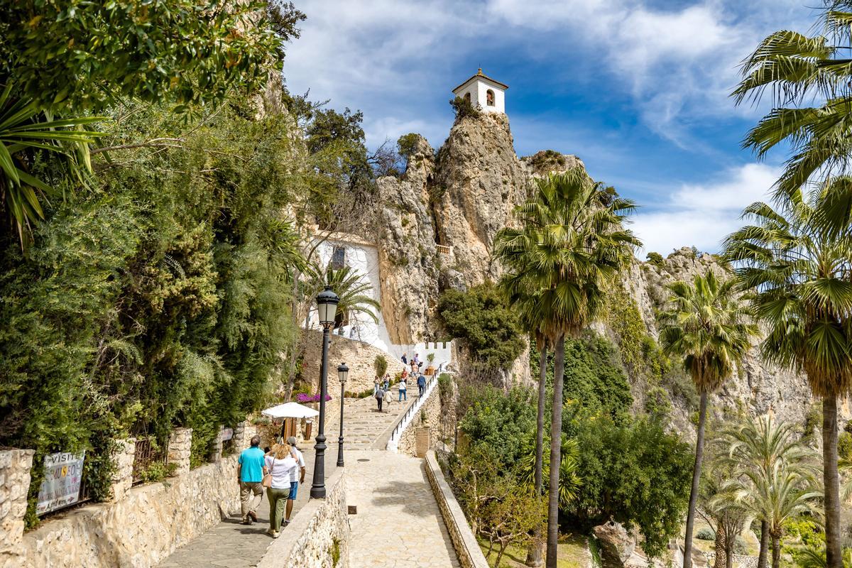 Turistas en el Castell de Guadalest.