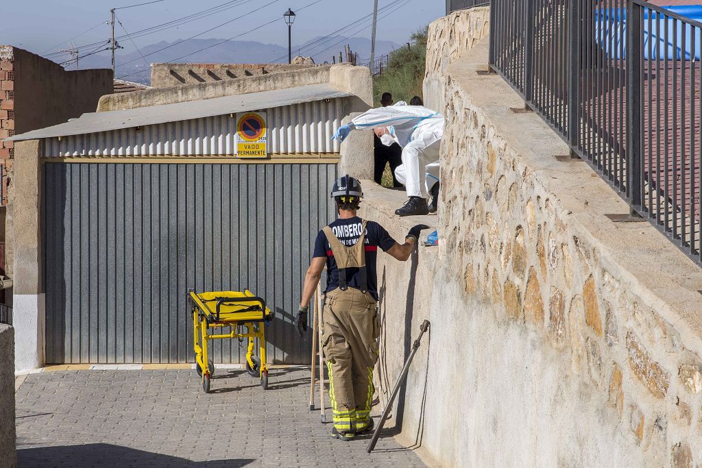Encuentran muerto a un vecino de Lorca desaparecido encajado en el hueco entre dos casas