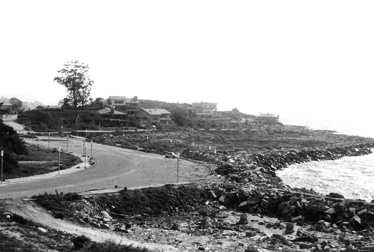 Vista de los restos del Castro de la isla. en 1977.