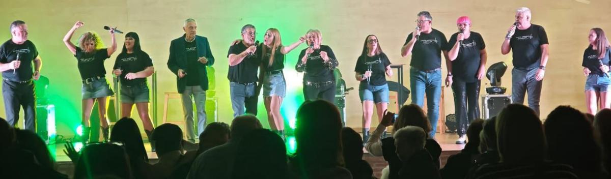 Espectáculo de Karavi Show en la Sala Ujoma.