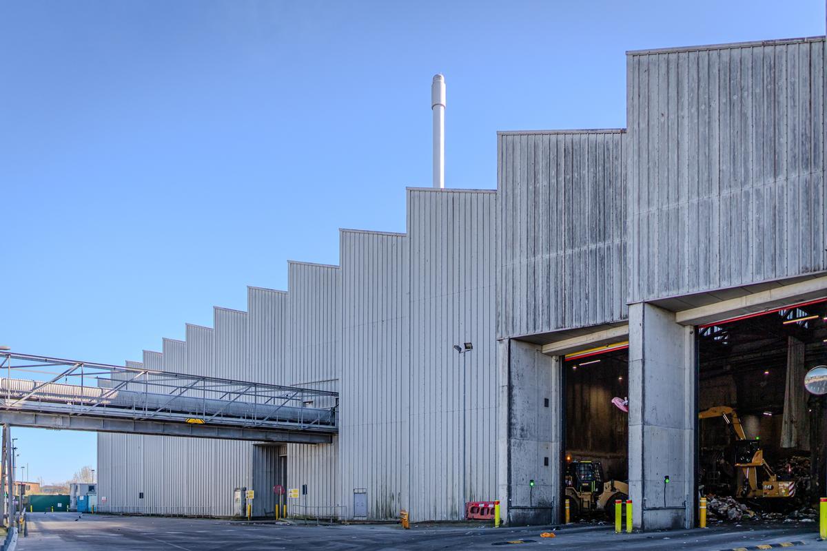 Fachada de la planta de valorización energética de Veolia en Leeds (Reino Unido).