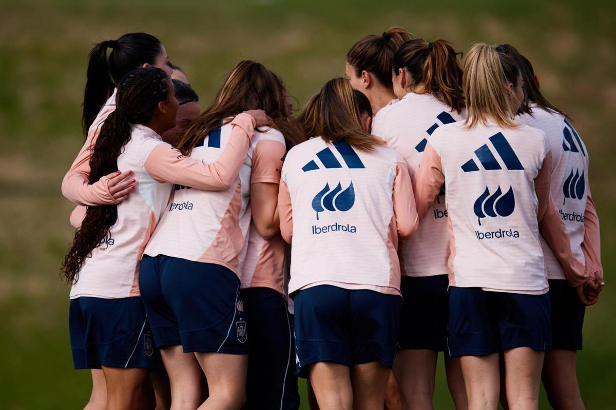 Las jugadoras de la selección durante un entrenamiento