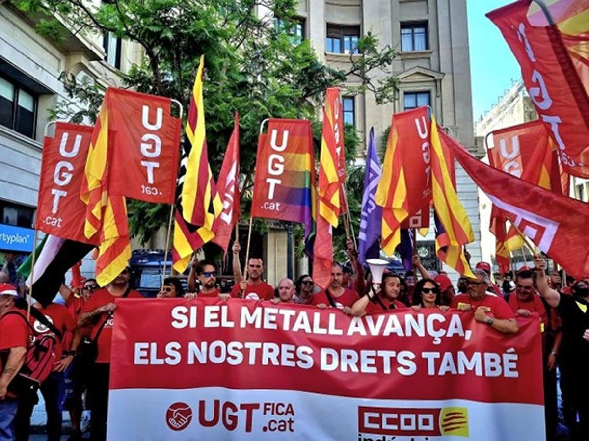 Concentración sindical durante la negociación del convenio del metal de Barcelona