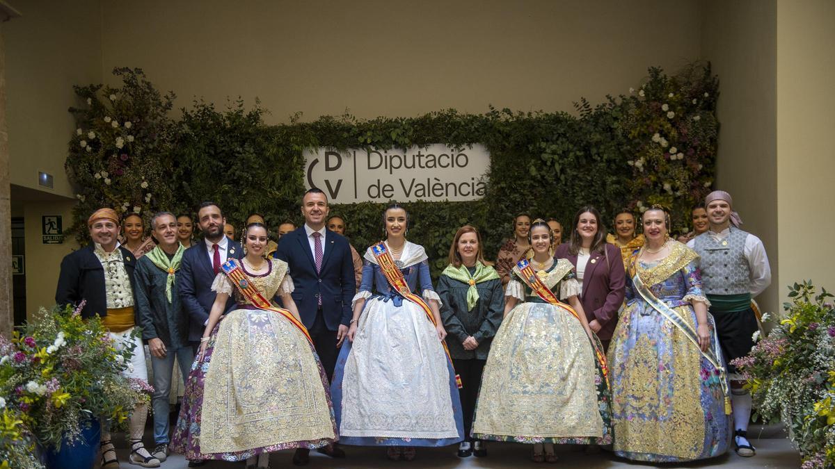 Visita de las Falleras Mayores de Sagunt a la Diputació de València