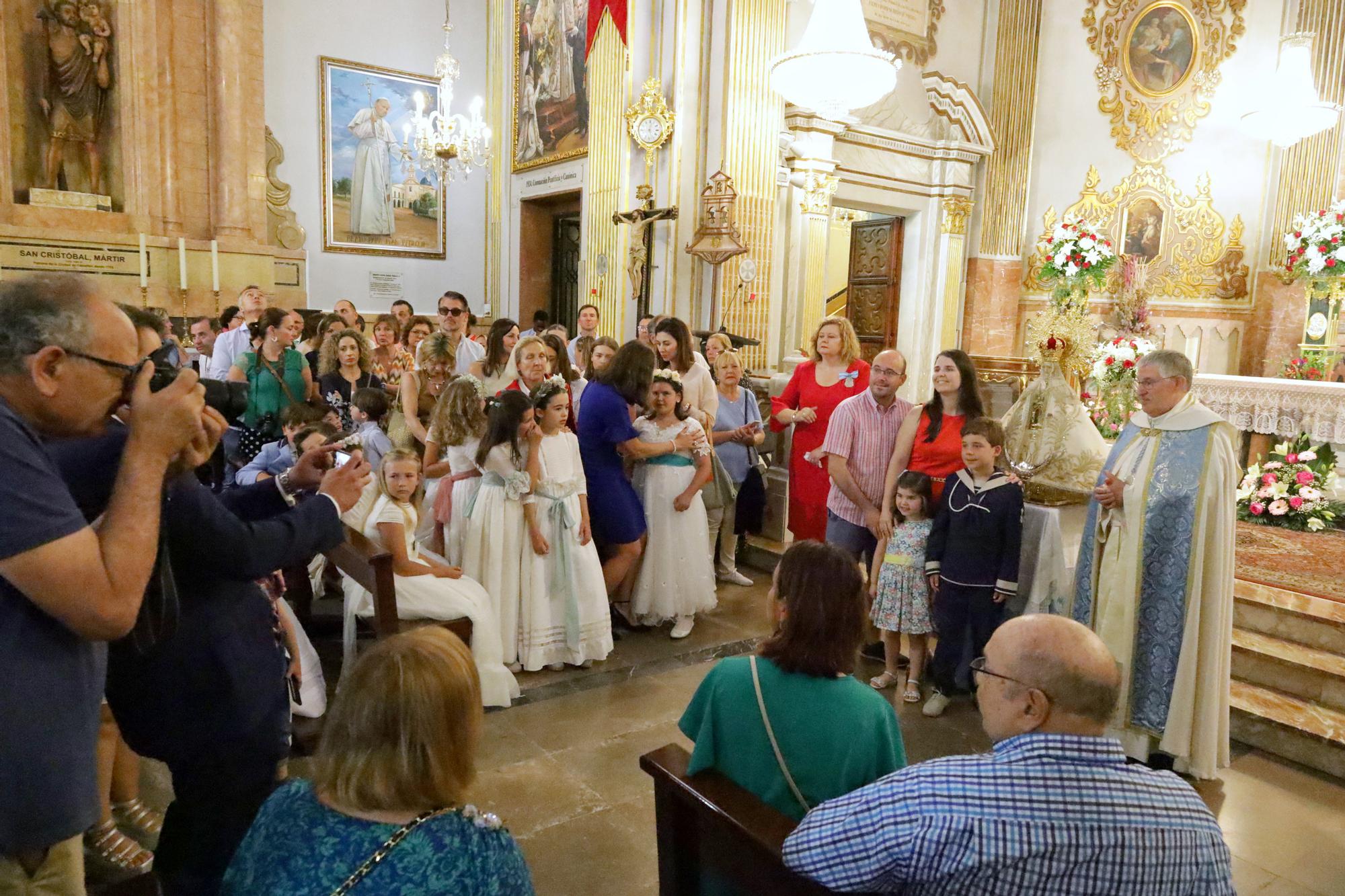 Paso por el manto de la Virgen de Lledó en Castelló