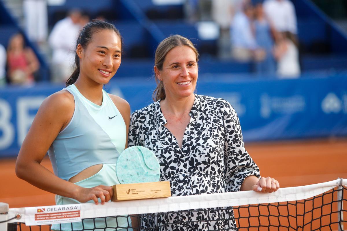 Anabel Medina, con la campeona de 2022, Zheng-Wang