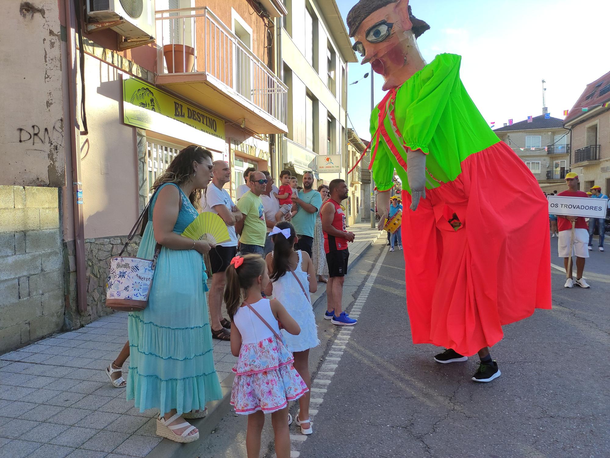 Encuentro de Gigantes y Cabezudos en Camarzana de Tera