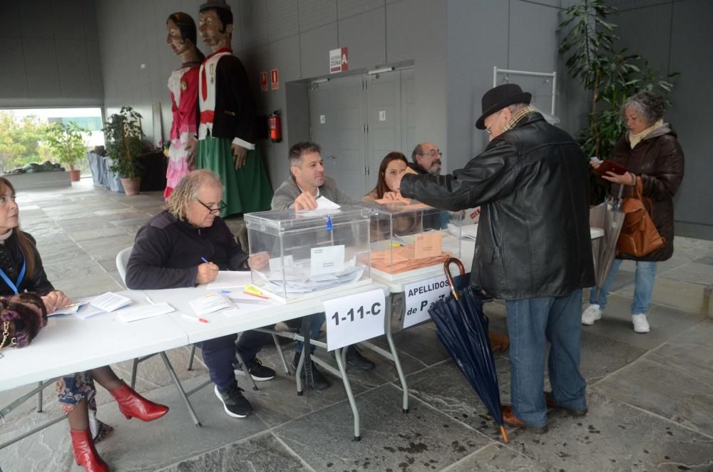 Las imágenes de la jornada electoral del 10N en Galicia.