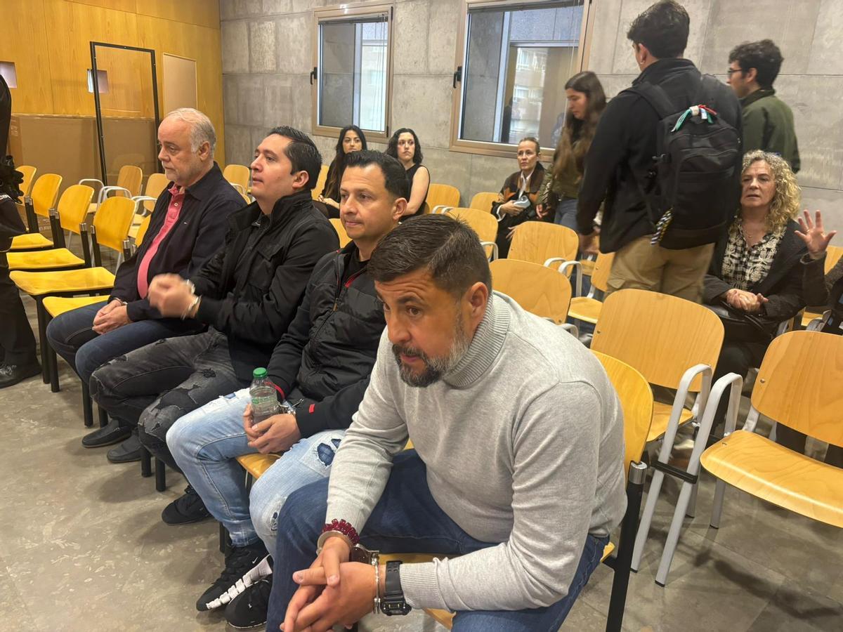Por la izquierda: Luis Vieira, Eder López, Sergio Esteban y Carlos García Móran "Matador", este viernes en la Audiencia Provincial.