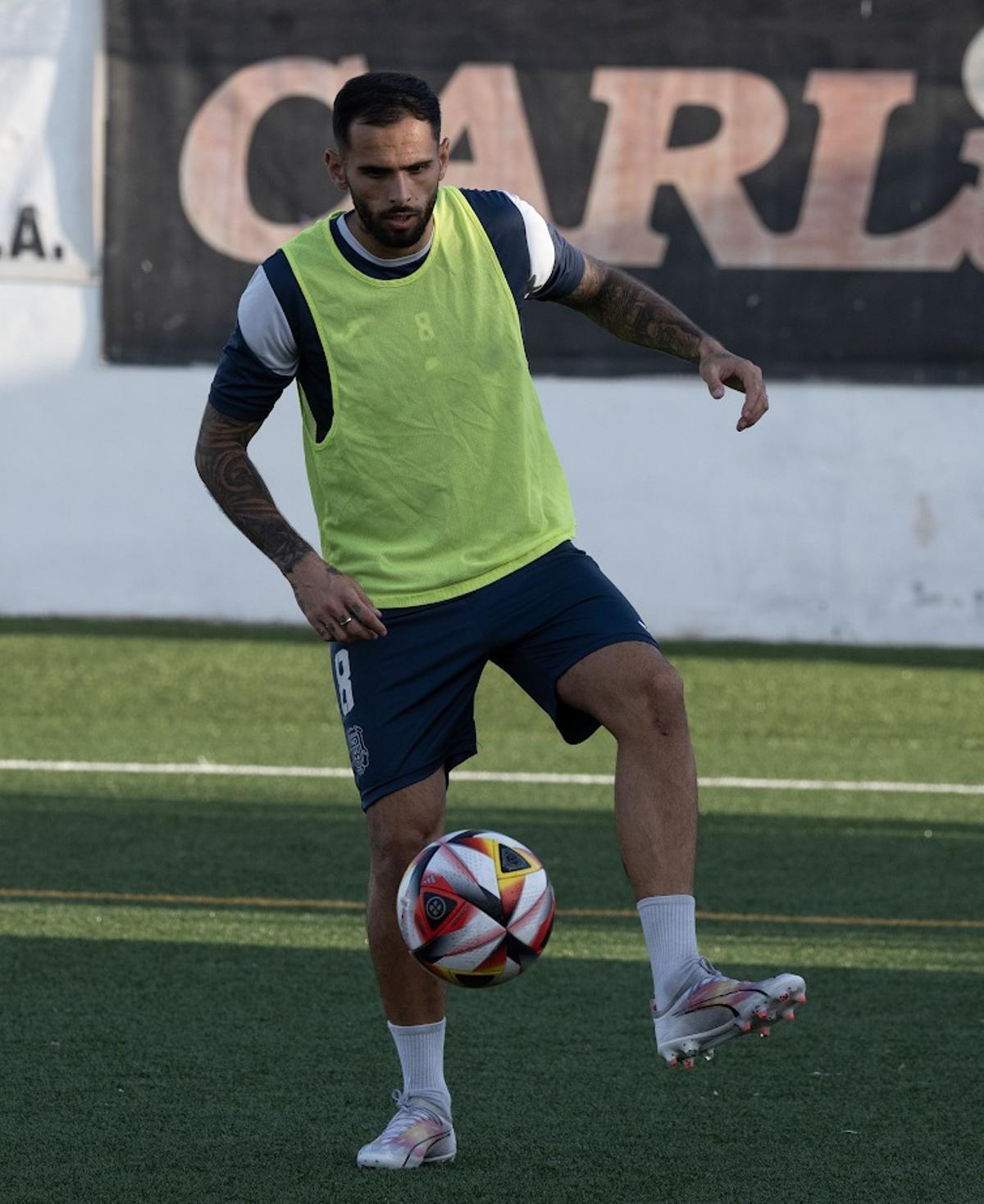Imagen del jugador canario en un entreno con la Peña.