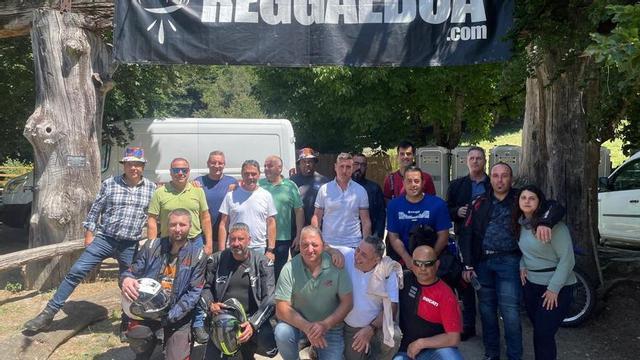 Expedición del Motoclube Lalín Km0 desplazada a la concentración lucense de «Reggaeboa».