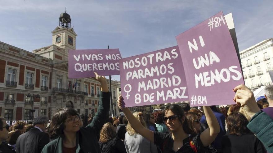 Mujeres participan en la huelga del 8 de marzo de 2018