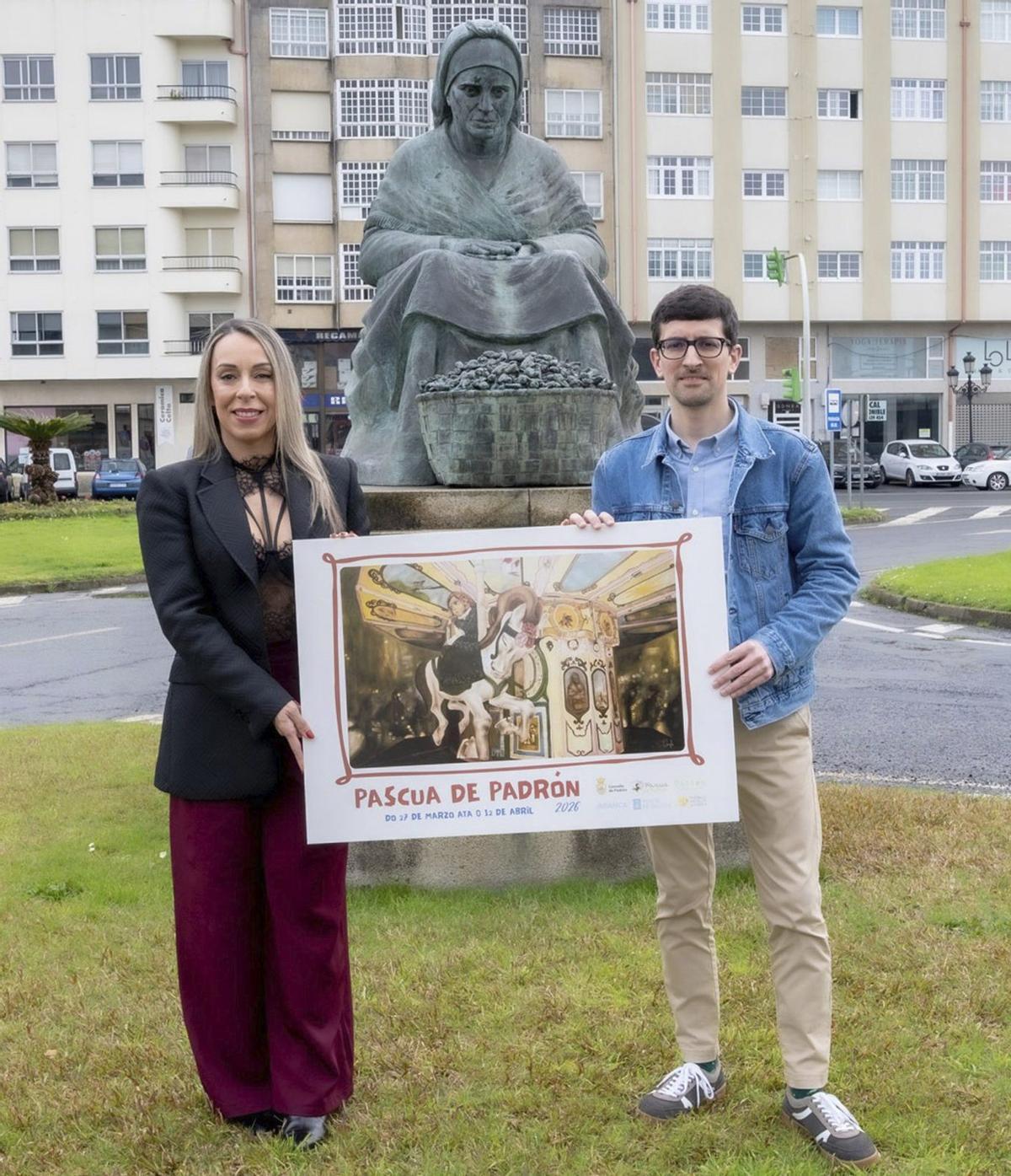 A concelleira de Turismo, Chus Campos, co alcalde de Padrón, Anxo Arca, suxeitando o cartel da Pascua. | CEDIDA