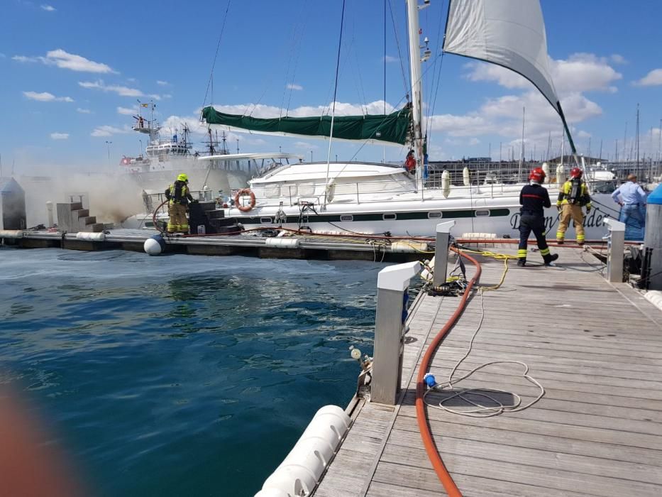 Un herido al arder un catamarán en el Puerto de Alicante