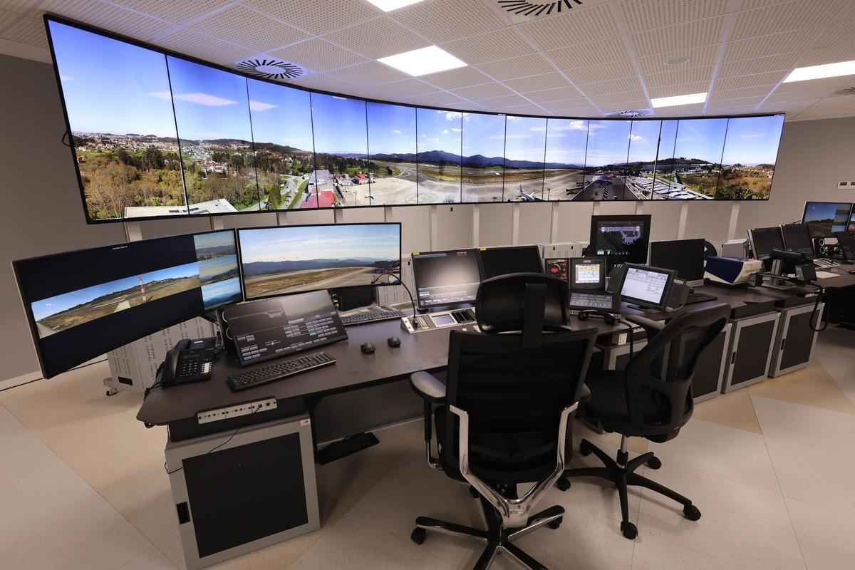 Sala de la torre de control virtual del aeropuerto de Vigo