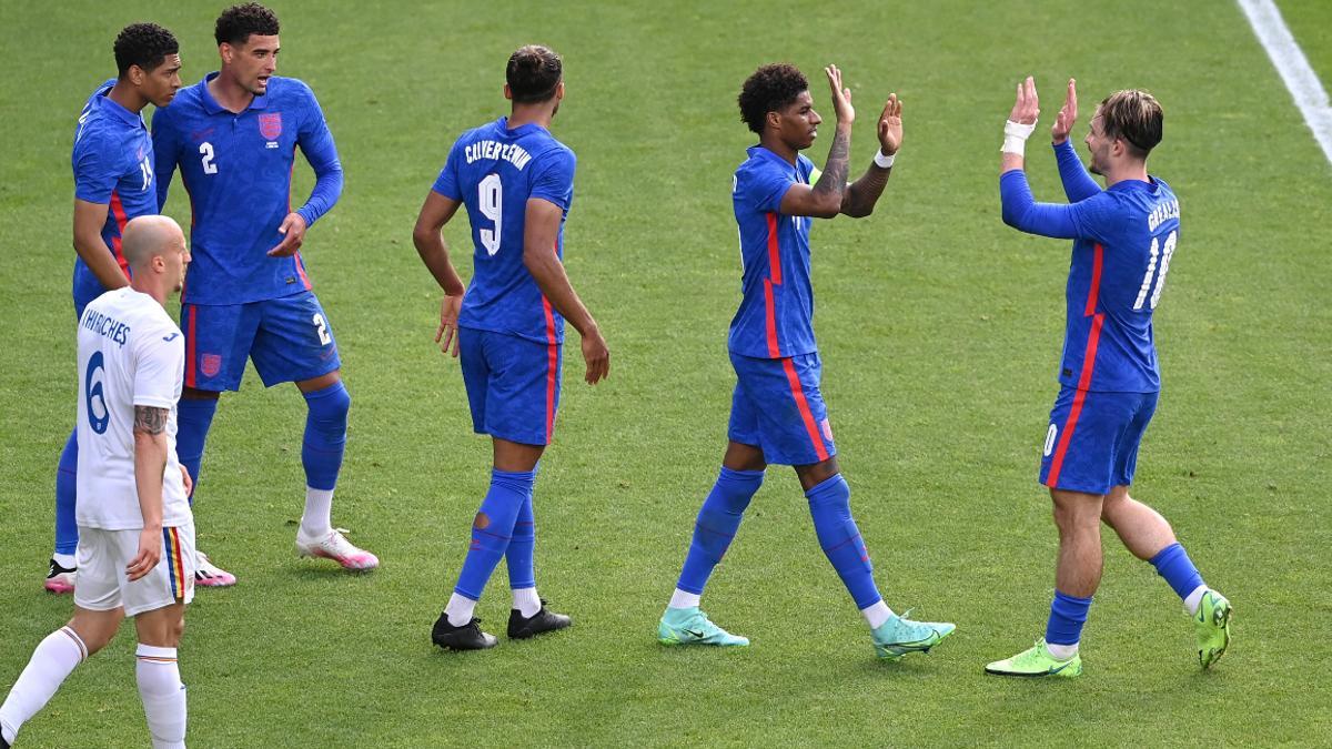 Los jugadores de Inglaterra celebran el gol de Rashford ante Rumanía