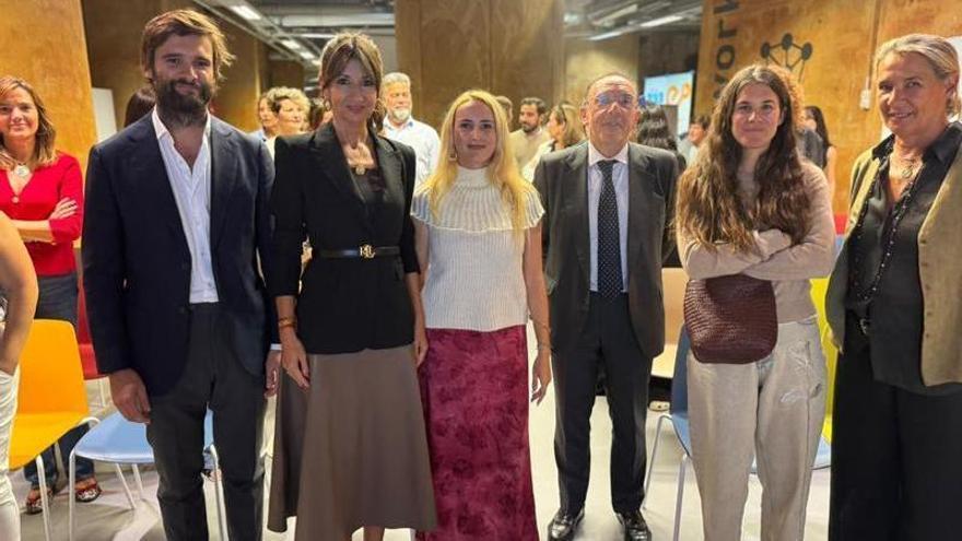 Oviedo Emprende analiza el negocio del sector moda con 40 firmas en el Talud de la Ería