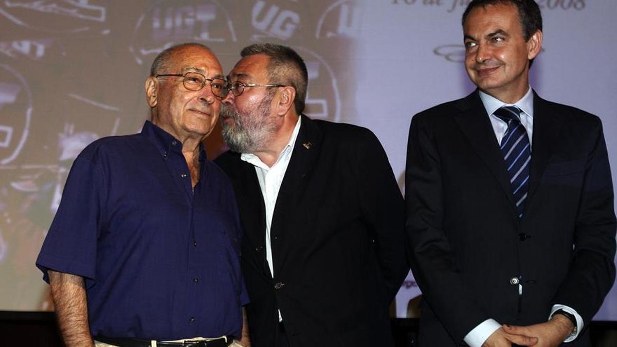 El ex secretario general de UGT Nicolás Redondo, con el entonces líder del sindicato Cándido Méndez y el entonces presidente del Gobierno, José Luis Rodríguez Zapatero.
