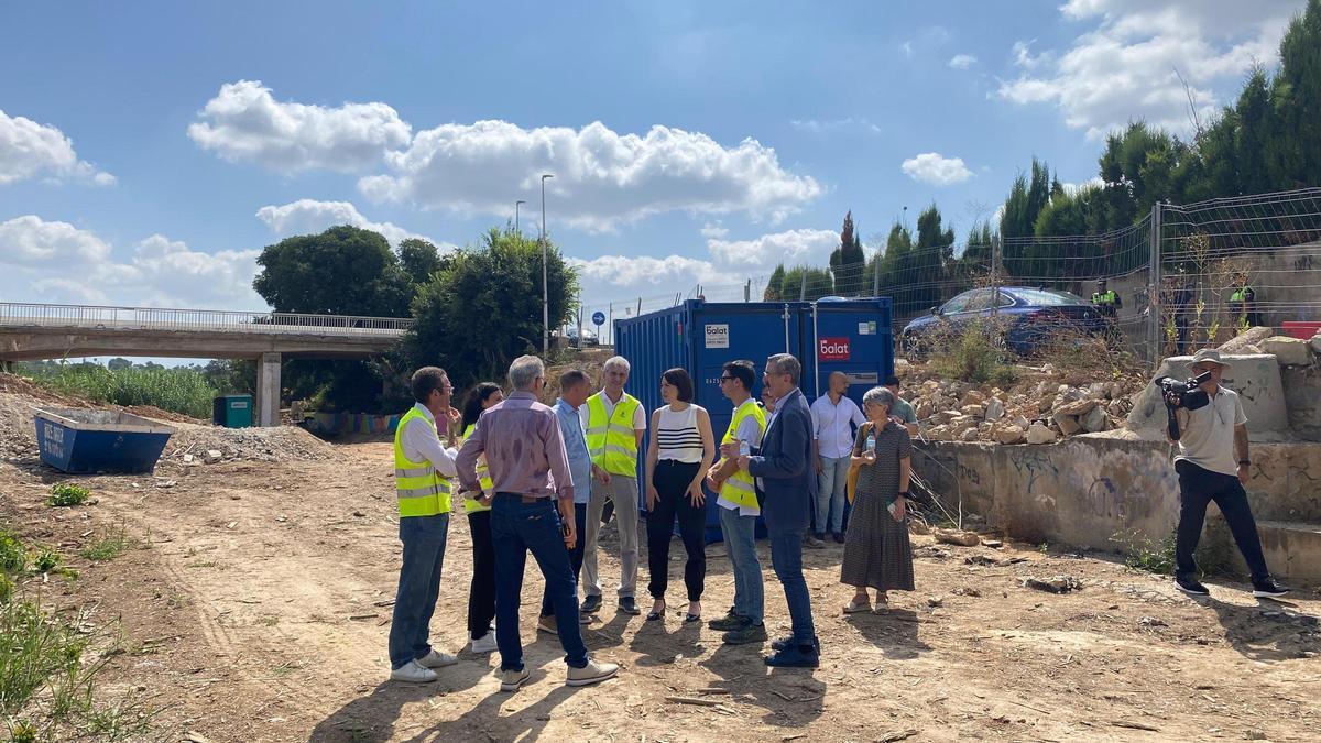 Diana Morant visita el 'Pont Vell' de Riba-roja de Túria afectado por la dana