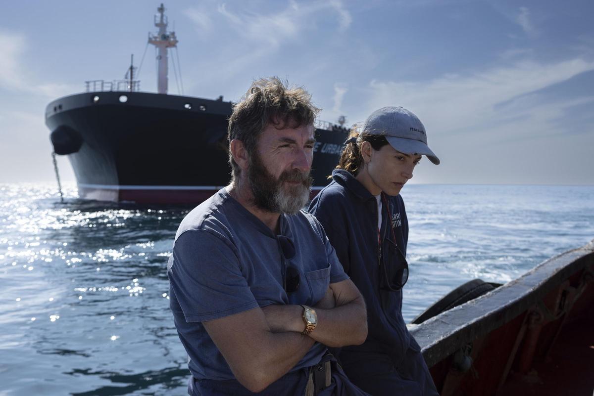 Antonio de la Torre y Bárbara Lennie, en un fotograma de "Los Tigres"