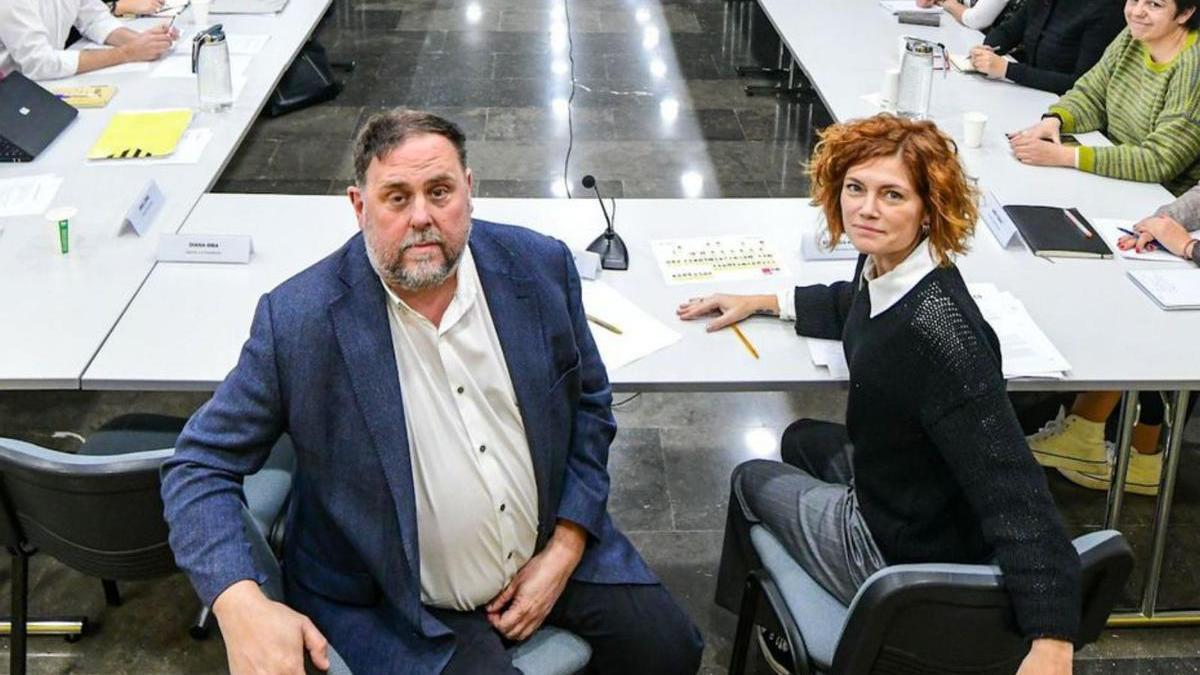Oriol Junqueras i Elisenda Alamany, en primer terme, en l’executiva. | ERC