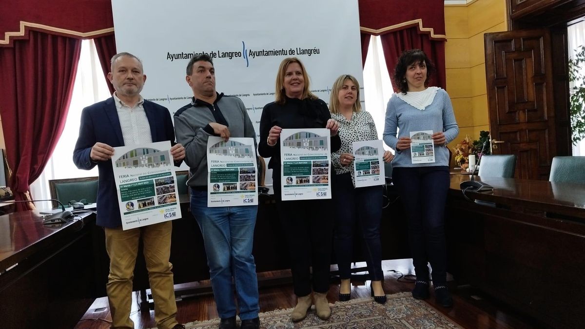 Por la izquierda, Jorge Cuesta, Indalecio Blanco, Carmen Arbesú, Patricia Fernández Sanguino y Noemí Olmedo durante la presentación de la feria