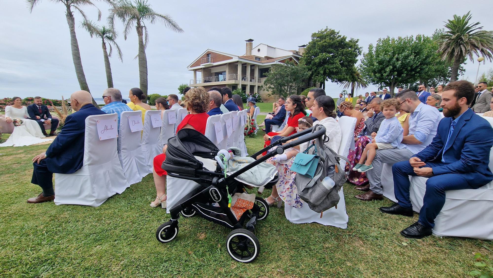 La boda de Serafín y Zaira en la finca La Atlántida, en el Concello de O Grove.