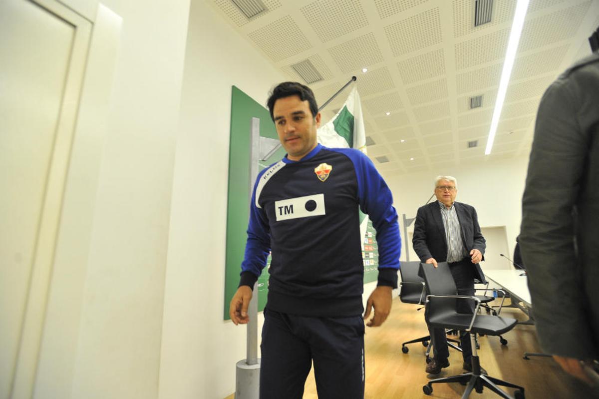 El Elche destituye a Toril