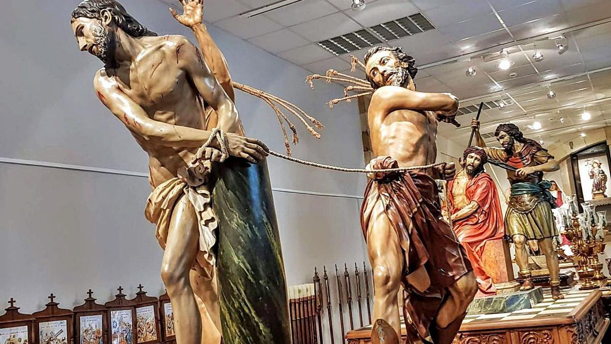El Museo de la Semana Santa de Villaviciosa vuelve a recibir visitas | VICENTE ALONSO