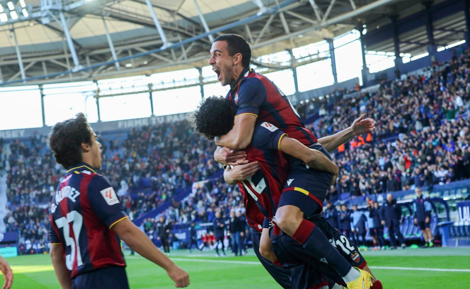 El Levante - Huesca, en imágenes