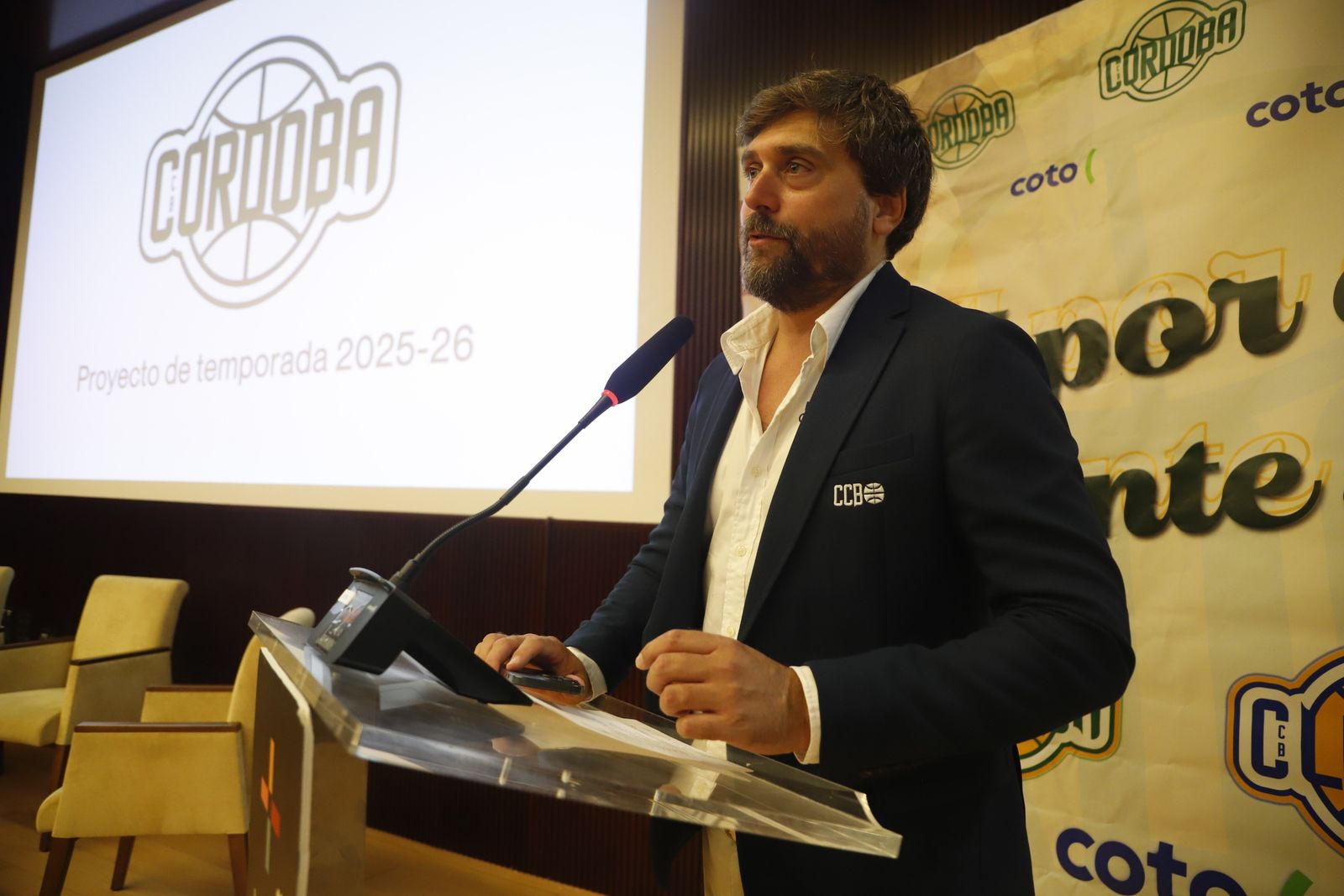 La puesta de largo de los equipos del Coto Córdoba de Baloncesto en imágenes