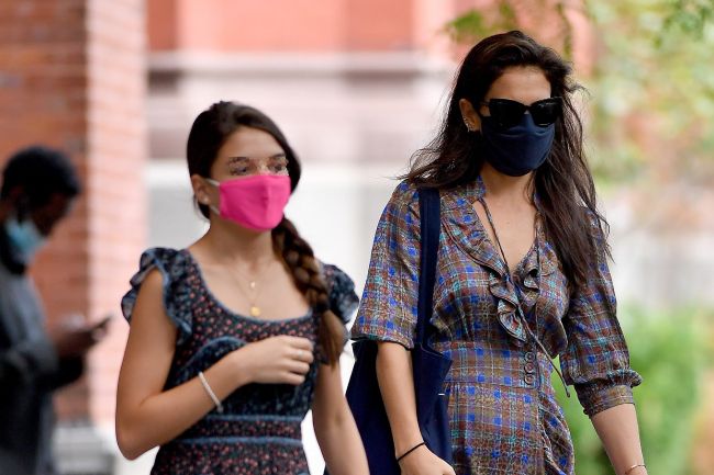 Katie Holmes y su hija Suri, en Nueva York