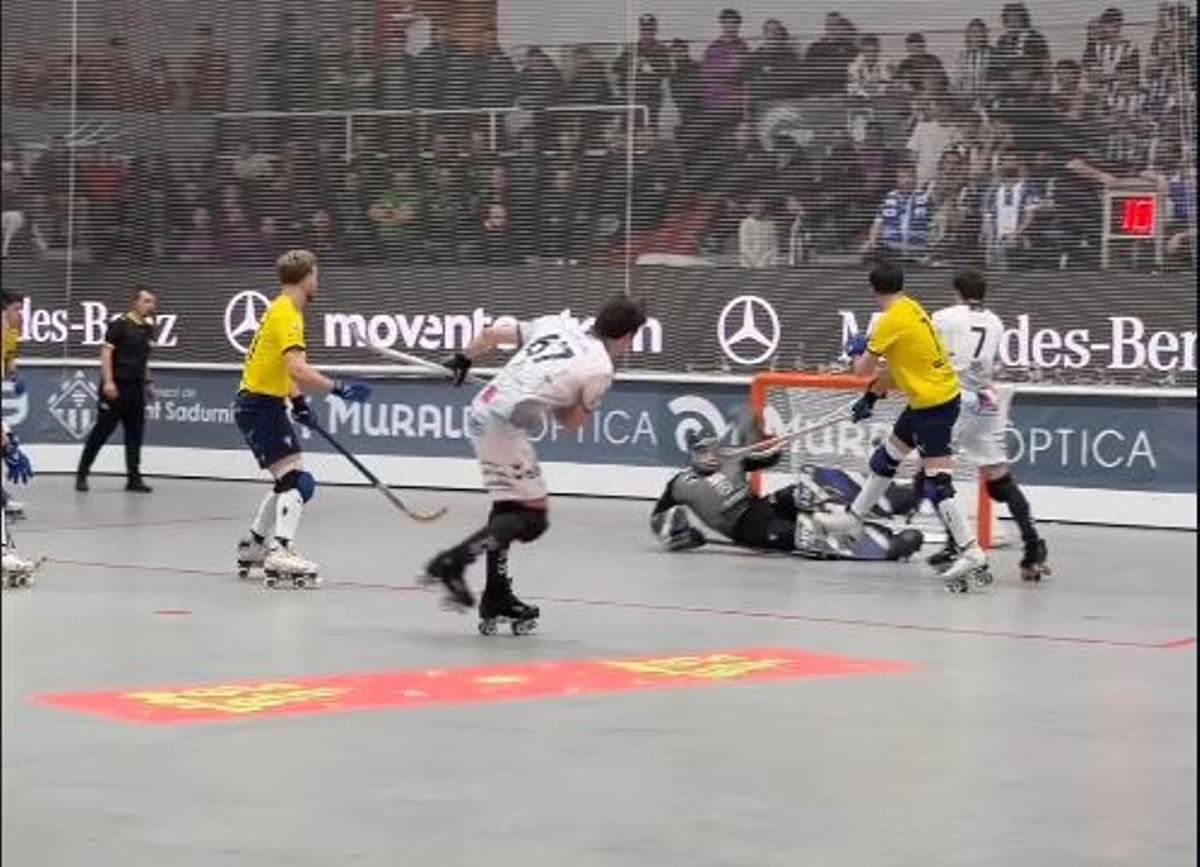 Miguel Cañadillas remata i anota el gol de la victòria igualadina