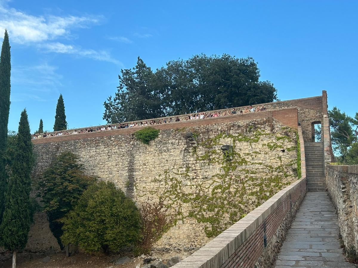Girona veu apagar-se el Sol des de la muralla