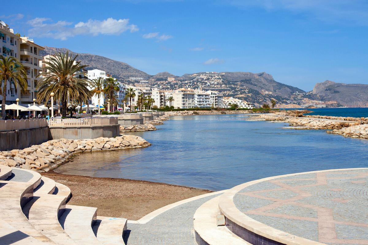 Es una joya del Mediterráneo: el pueblo donde mejor se come de Alicante ...