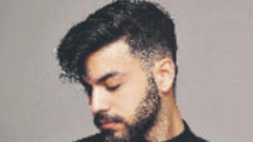 Agoney.