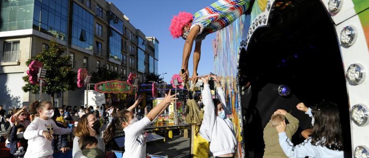 Niños disfrutan de la atracciones.   | // BERNABÉ/JAVIER LALÍN