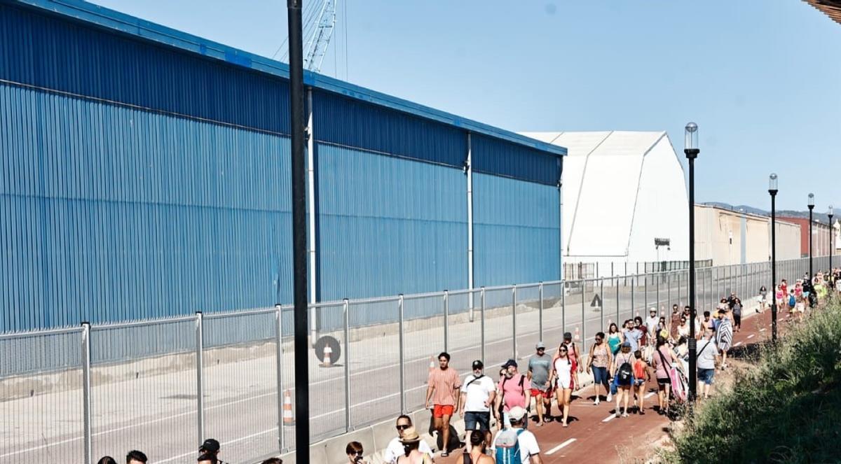 Almacén (azul) junto al paseo del Pantalán que forma parte del proyecto de integración puerto-ciudad y la APV ofrece por un plazo mínimo de un año y máximo de tres.