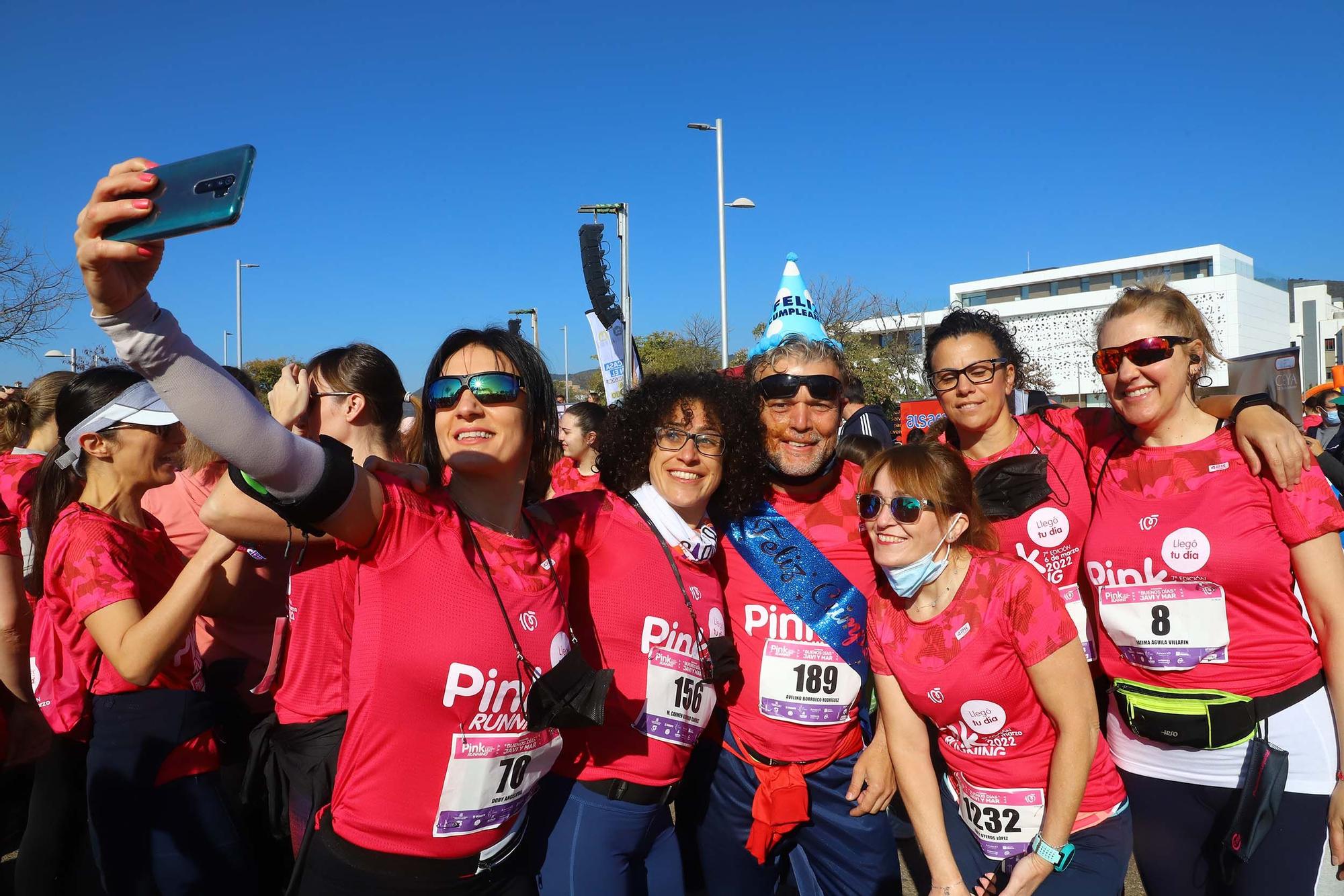 'Pink Running': más de 2.000 corredoras tiñen de rosa las calles de Córdoba