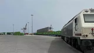 El puerto de Alicante estrena conexión ferroviaria de mercancías con Madrid de la mano de JSV