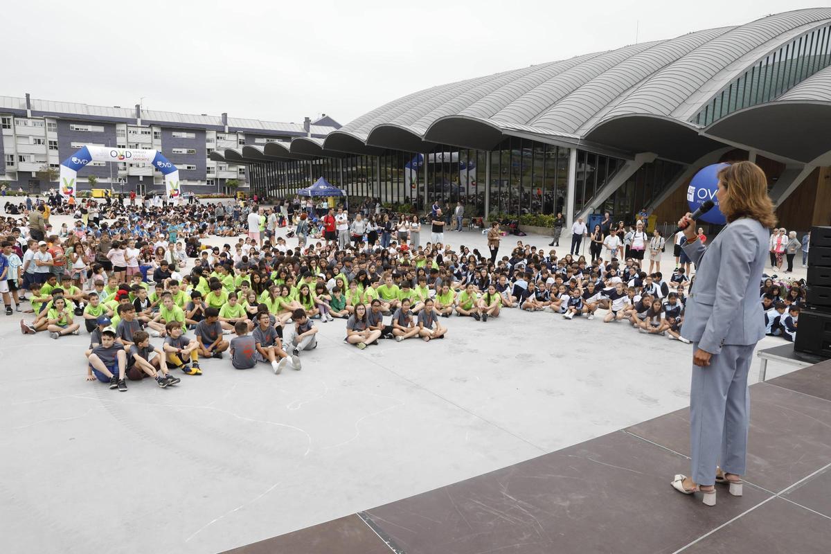 Body combat, coreografías, visitas de deportistas: así se mueven en Oviedo por los hábitos saludables más de 1.500 niños y niñas, en imágenes