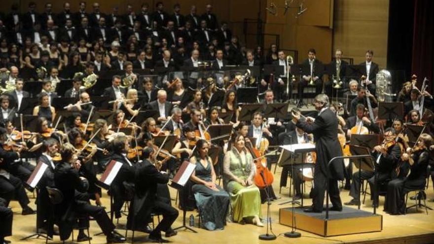 Uno de los momentos del concierto ofrecido ayer por la Orquesta Sinfónica de Galicia. / juan varela