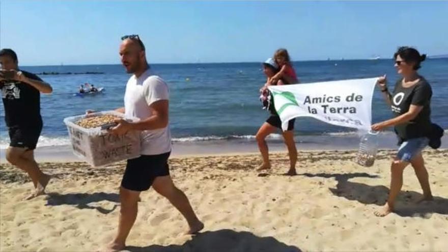 Recogen más de 3.000 colillas en la playa de Ciutat Jardí