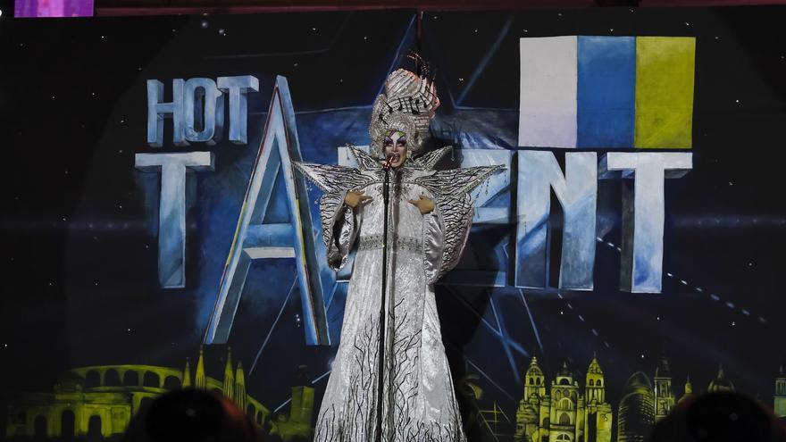 Actuación de Drag Shiky en la Gala Drag del Carnaval de Las Palmas 2022