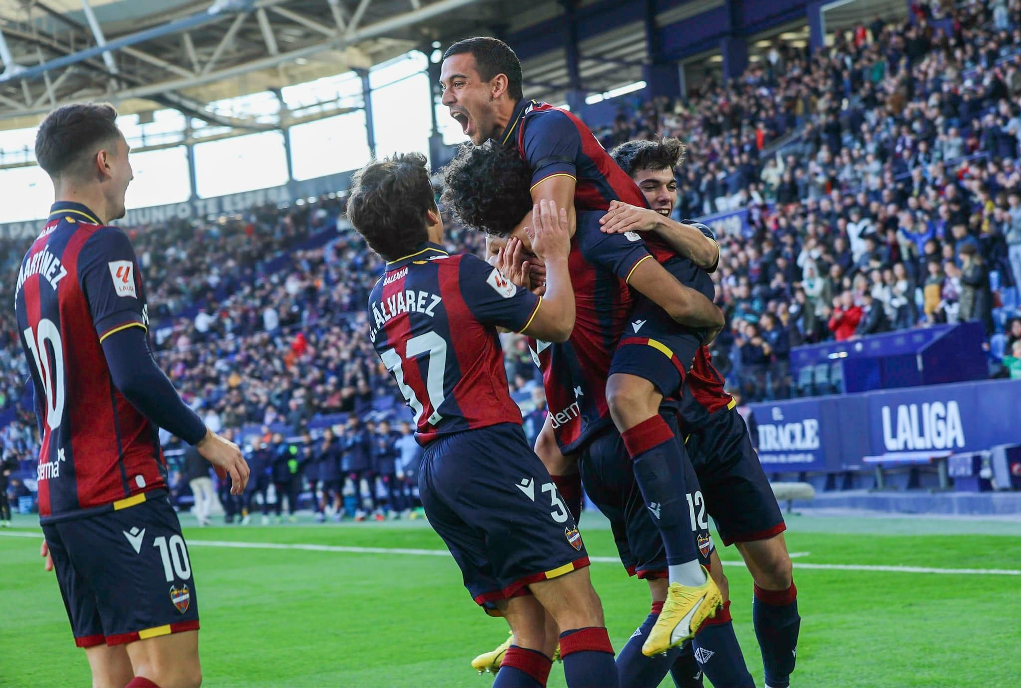 El Levante - Huesca, en imágenes